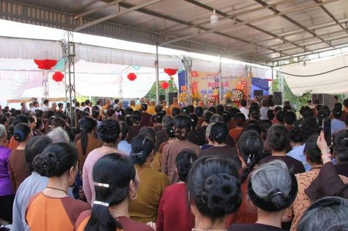 Vĩnh Phúc: Lễ an vị tôn tượng Đức Phật Bổn Sư và đúc đại hồng chung chùa Huệ Hương