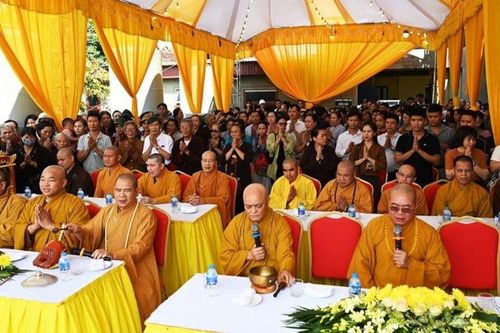 Nam Định: Chùa Linh Quang tổ chức lễ rót đồng đúc đại hồng chung