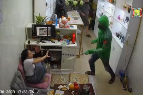 Điều tra, truy tìm nhóm đối tượng xông vào nhà hành hung