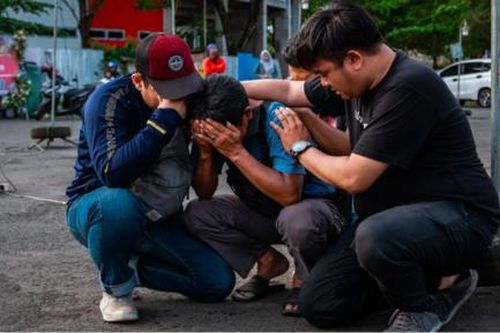 Thảm họa giẫm đạp ở SVĐ khiến 135 người chết: Nhiều người biểu tình đòi công lý