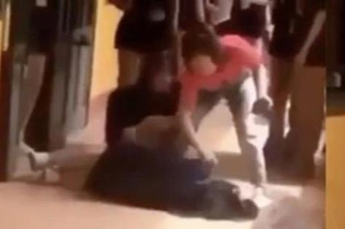 Vụ clip giáo viên túm cổ áo học sinh: Sẽ xử lý trách nhiệm khi có kết luận của cơ quan công an