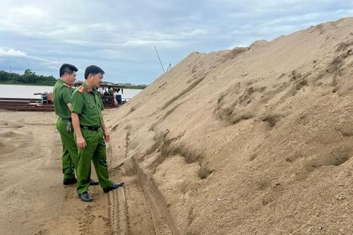 Điều tra giám đốc doanh nghiệp ngang nhiên thuê người khai thác hàng ngàn m3 cát trái phép