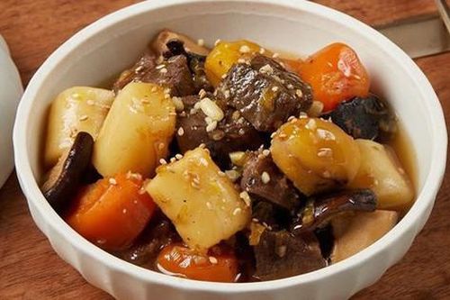 2 cách làm món bánh gạo cùng thịt gà và thịt bò đơn giản mà ngon khó cưỡng