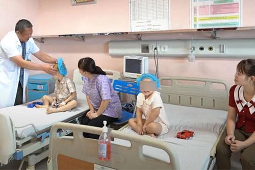 Hai bệnh nhi động kinh phức tạp hồi phục kỳ diệu sau phẫu thuật