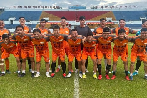 Bóng đá thật đẹp, nhất là khi chúng ta cho đi...