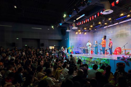 Kiều bào tại Pháp chung vui Tết Trung thu