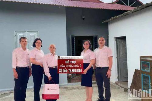 Trao tặng nhà 'Mái ấm công đoàn' ở Lạng Sơn