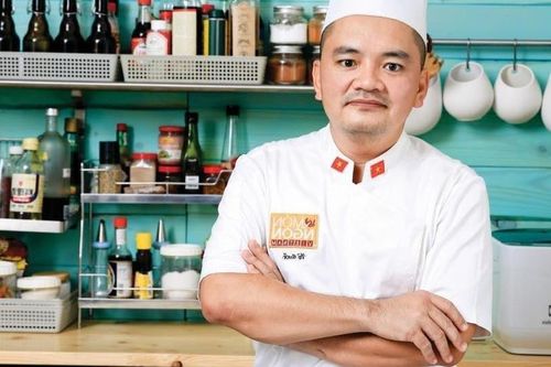 Đầu bếp Võ Quốc bị phạt 7,5 triệu đồng do xúc phạm báo chí trên mạng