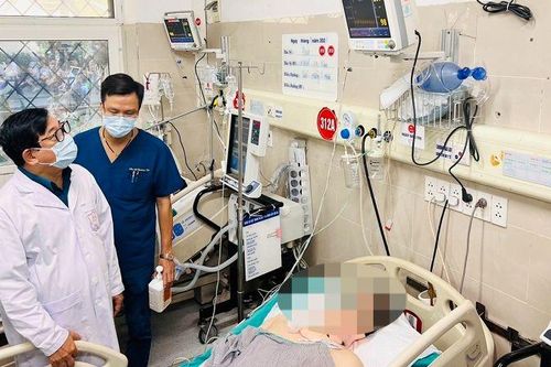 Nạn nhân nặng nhất vụ cháy chung cư mini đang cai dần thở máy