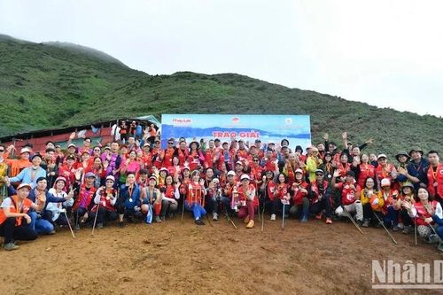 Ấn tượng giải leo núi đầu tiên dành cho người làm báo