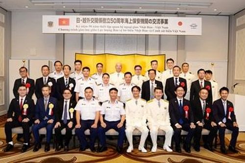 Tàu CSB 8004 cập cảng thành phố Kobe, bắt đầu chuyến thăm và giao lưu tại Nhật Bản