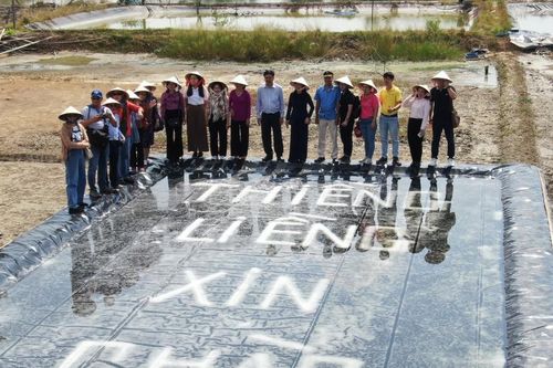 Khởi sắc du lịch canh nông: Bài 1: 'Đánh thức' những vùng đất cằn cỗi