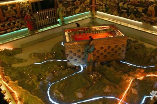 Mai táng xong hoàng đế, người thợ cuối cùng thoát khỏi lăng thế nào?