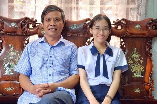Cha mẹ đồng hành, con được cởi bỏ áp lực học tập