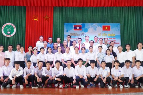 Nghệ An tiếp nhận đào tạo chương trình THPT cho lưu học sinh Lào năm đầu tiên