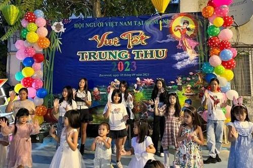 Tết Trung thu mang đậm tình quê hương tại Romania
