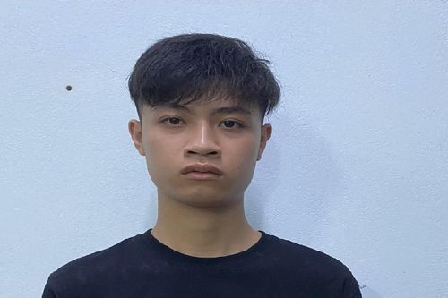 Bắt đối tượng cướp giật điện thoại sau hơn 1 giờ gây án