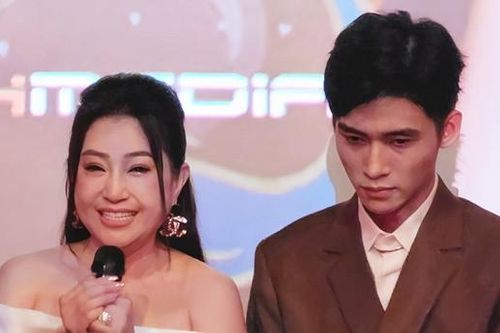 Ca sĩ kém 36 tuổi khiến NSƯT Thoại Mỹ hát trở lại sau bạo bệnh