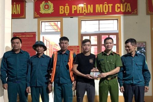 Tìm nam sinh mất tích, bất ngờ thấy ví tiền của người dân sau 2 năm rơi