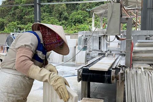 3 công nhân tử vong vì đá lăn đè trúng ở Nghệ An