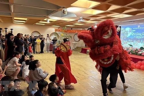 Tổ chức Ngày hội Trung Thu cho con của Kiều bào Việt Nam tại Pháp