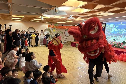 Cộng đồng người Việt tại Pháp vui đón Tết Trung Thu