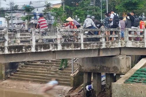Hoảng hồn phát hiện người đàn ông tử vong trong tay cầm ống kim tiêm