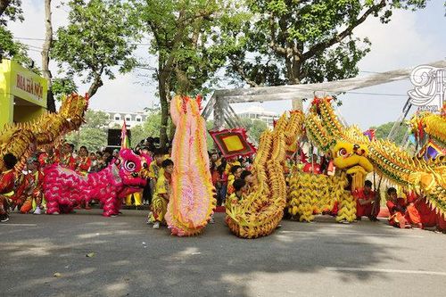 Carnaval thu Hà Nội sôi động, rực rỡ sắc màu