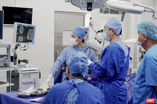 Nam bệnh nhân bị rò dịch não tủy hiếm gặp được cứu sống