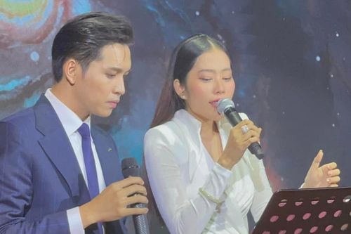Nam Em - Bạch Công Khanh 'ngó lơ' nhau khi song ca trong đêm nhạc hậu ồn ào?