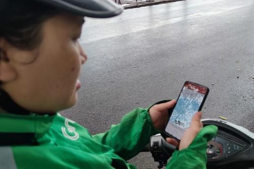 Nữ tài xế xe ôm công nghệ: Bài 1- Những bóng hồng dạn dĩ bụi đường
