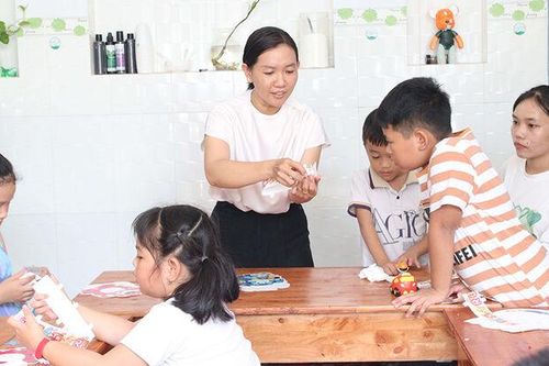 Rèn kỹ năng cho trẻ bằng workshop