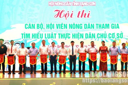 11 đội tham gia Hội thi 'Cán bộ, hội viên nông dân tham gia tìm hiểu Luật Thực hiện dân chủ ở cơ sở'