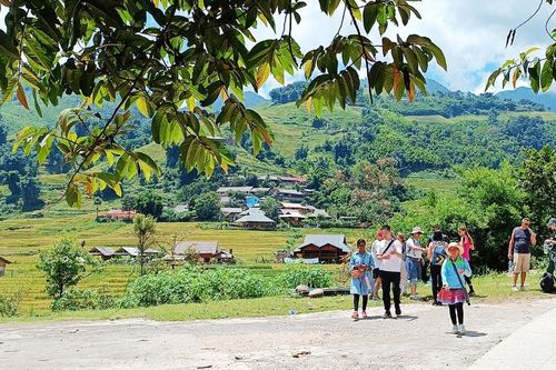 Lào Cai đón hơn 6 triệu lượt khách trong 9 tháng