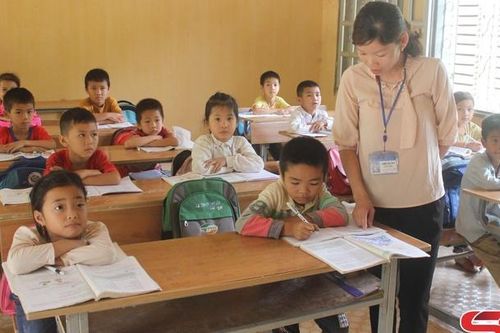 Púng Bánh tích cực vận động học sinh đến trường
