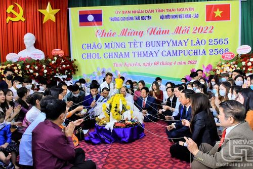 Đẩy mạnh công tác đối ngoại nhân dân