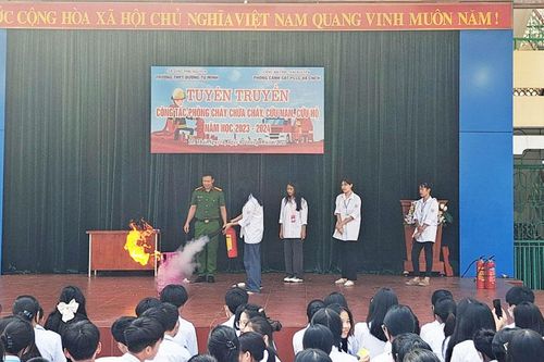 Tuyên truyền PCCC cho trên 900 giáo viên, học sinh