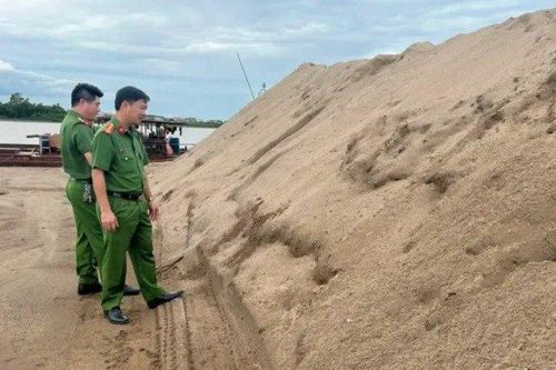 Quảng Bình: Phát hiện doanh nghiệp khai thác hàng trăm m3 cát trái phép