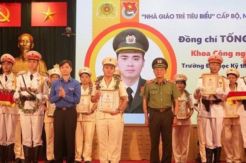 Tổng kết công tác Đoàn, tuyên dương nhà giáo, sinh viên tiêu biểu trong CAND