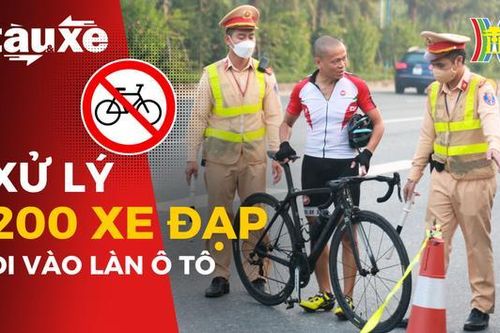 Xử lý gần 200 xe đạp đi vào làn đường ô tô