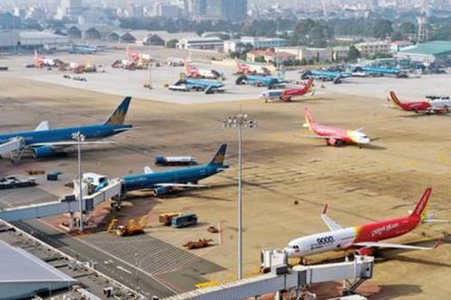 Máy bay vẫn liên tục trễ chuyến: Bao giờ quyền lợi hành khách được bảo đảm?
