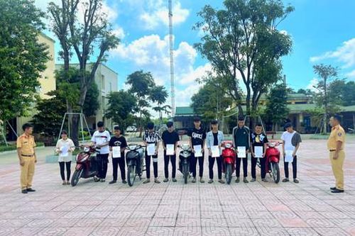 Triệu tập nhóm tuổi teen tổ chức đi 'bão' để quay lên TikTok