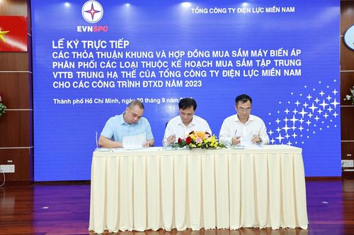 EVNSPC ký loạt thỏa thuận khung và hợp đồng mua sắm MBA