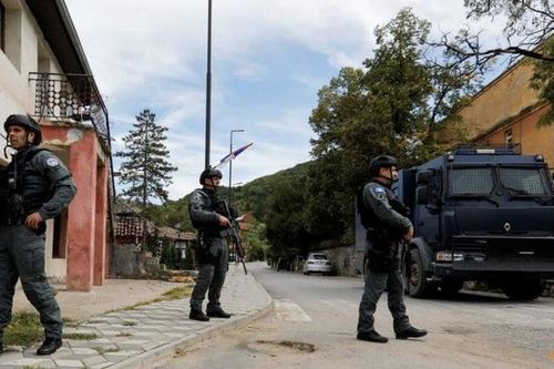 NATO tăng cường hiện diện ở Kosovo với 600 binh sĩ Anh
