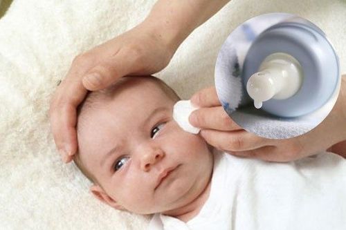 Chữa viêm mắt bằng sữa mẹ, bé trai 8 tuổi bị mù một bên