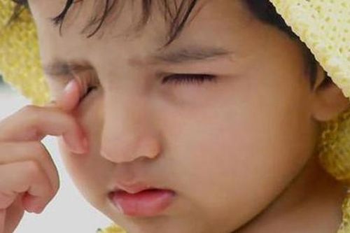 Trẻ bị đau mắt đỏ, cha mẹ tuyệt đối không làm việc này để phòng biến chứng