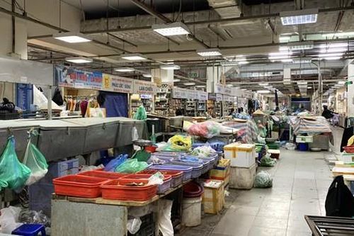 Chợ ở vị trí siêu đắc địa tại trung tâm Hà Nội nhưng đang tái diễn nghịch cảnh ít người tin