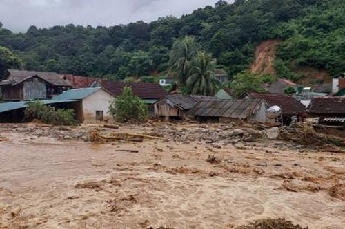 Vì sao giữa trời nắng lại có lũ ống?
