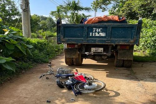 Quảng Trị: Hai chị em thương vong khi đang trên đường đến trường