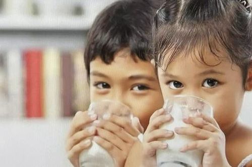 Cho trẻ uống nước như thế nào là đúng cách và tốt cho sức khỏe?